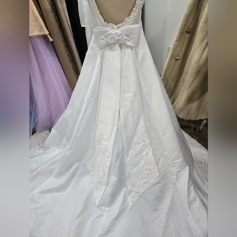 David's Bridal Lady Eleanor, Wedding Gown with Long Bow